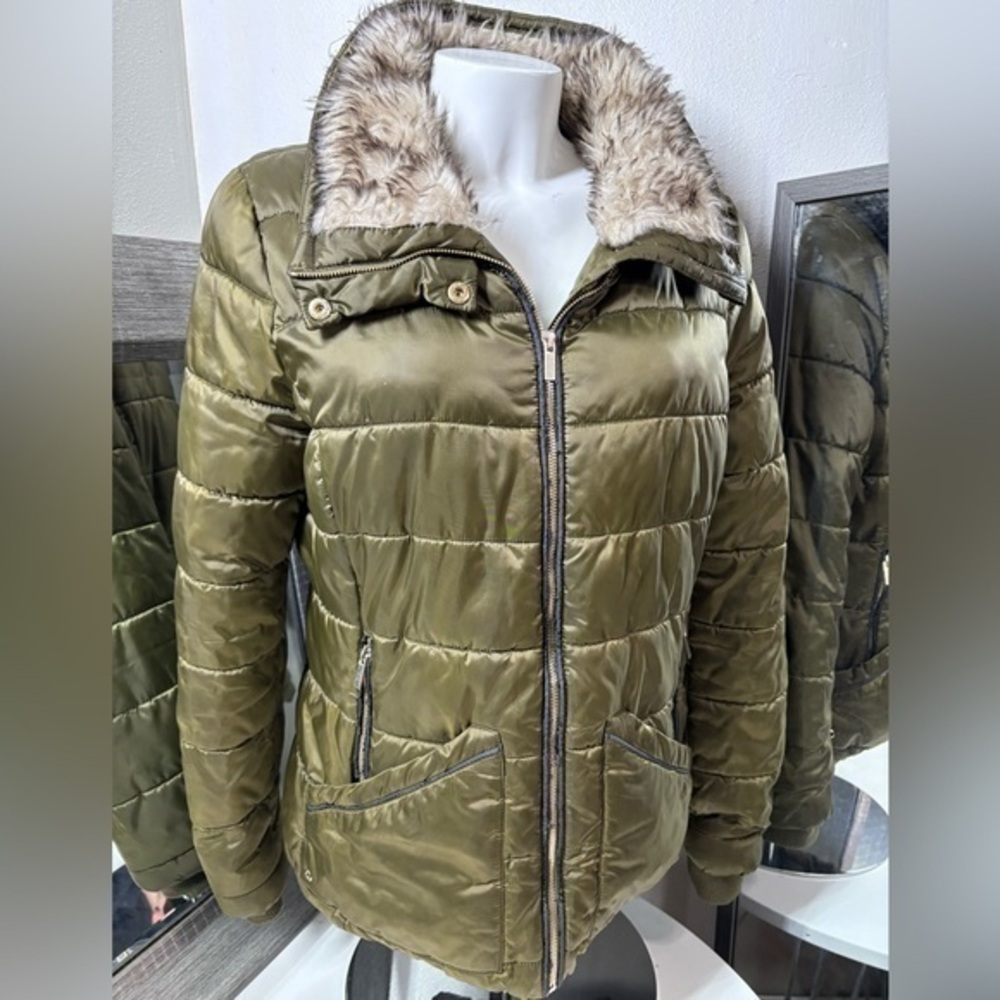 Bongo woman’s large puffer coat